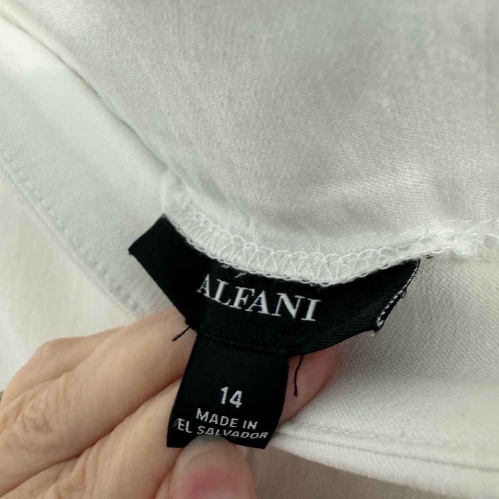 Alfani Women's Straight Leg Pants - White EUC Size 14 - Picture 3 of 3